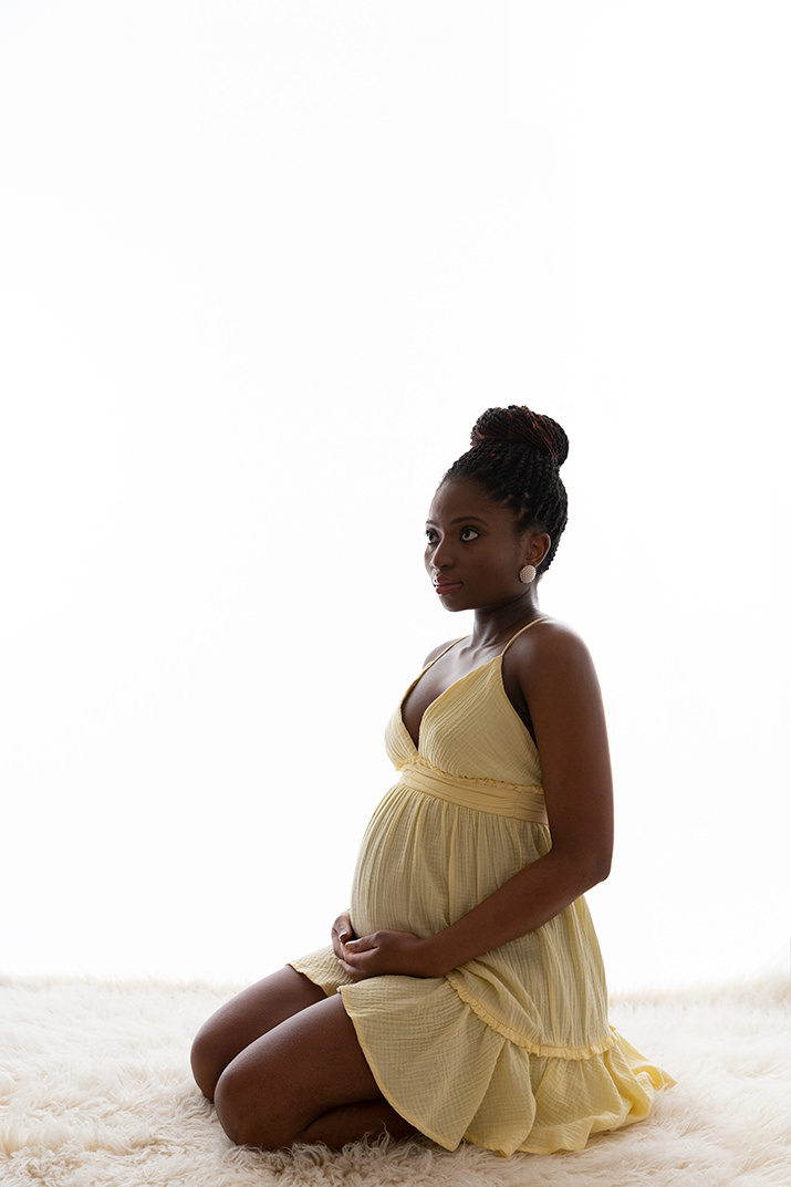 Zimbabwean women at maternity photoshoot with Paula Andrews
