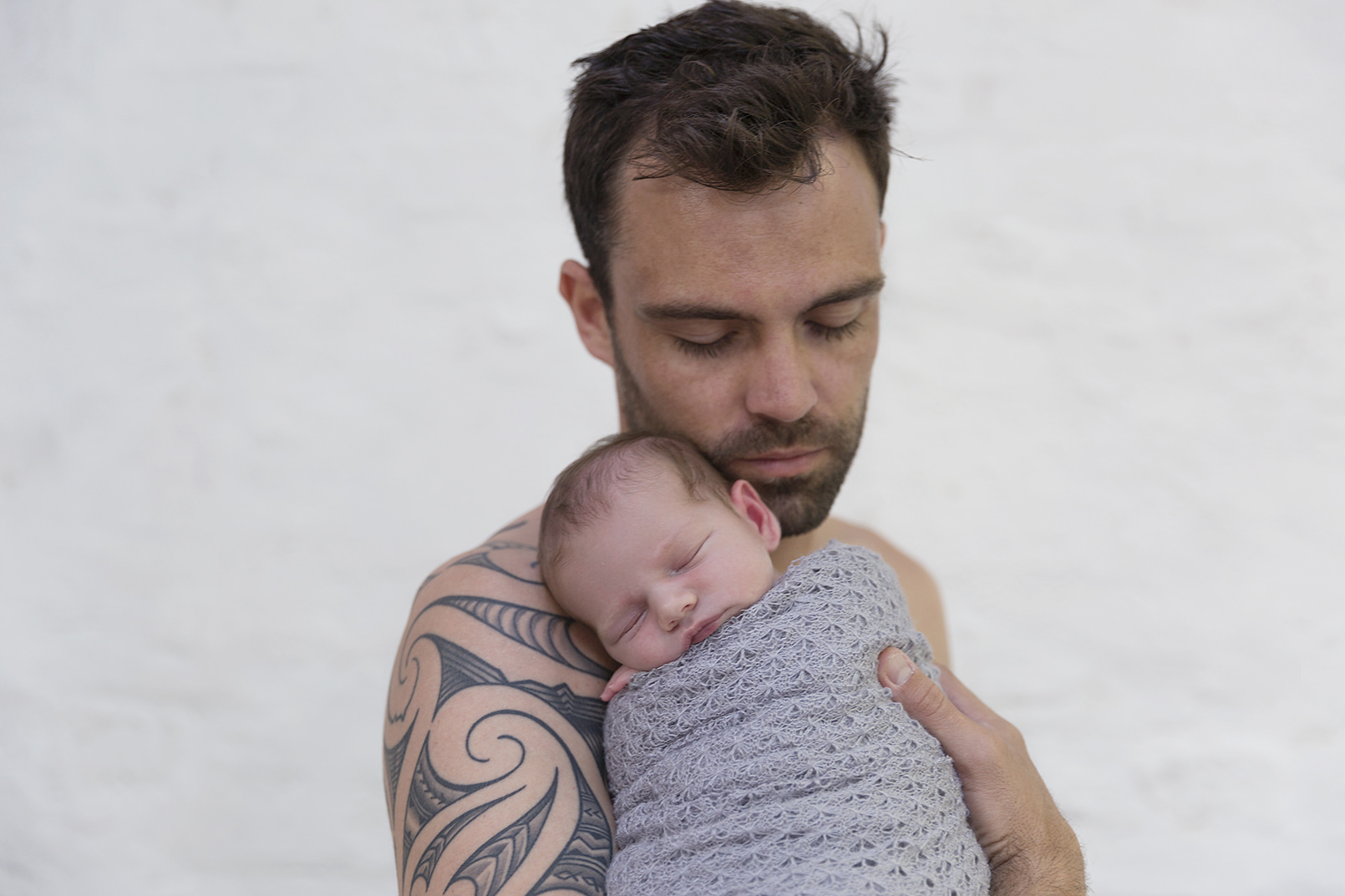 Dad with baby girl on his tattooed arm