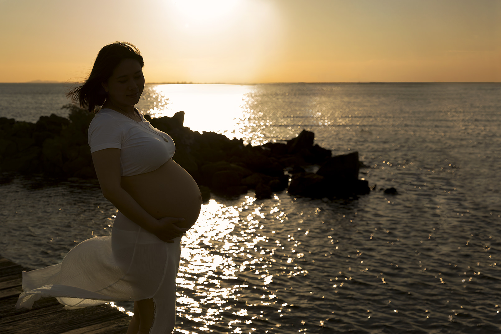 Chinese pregnant lady at Williamstown Beach
