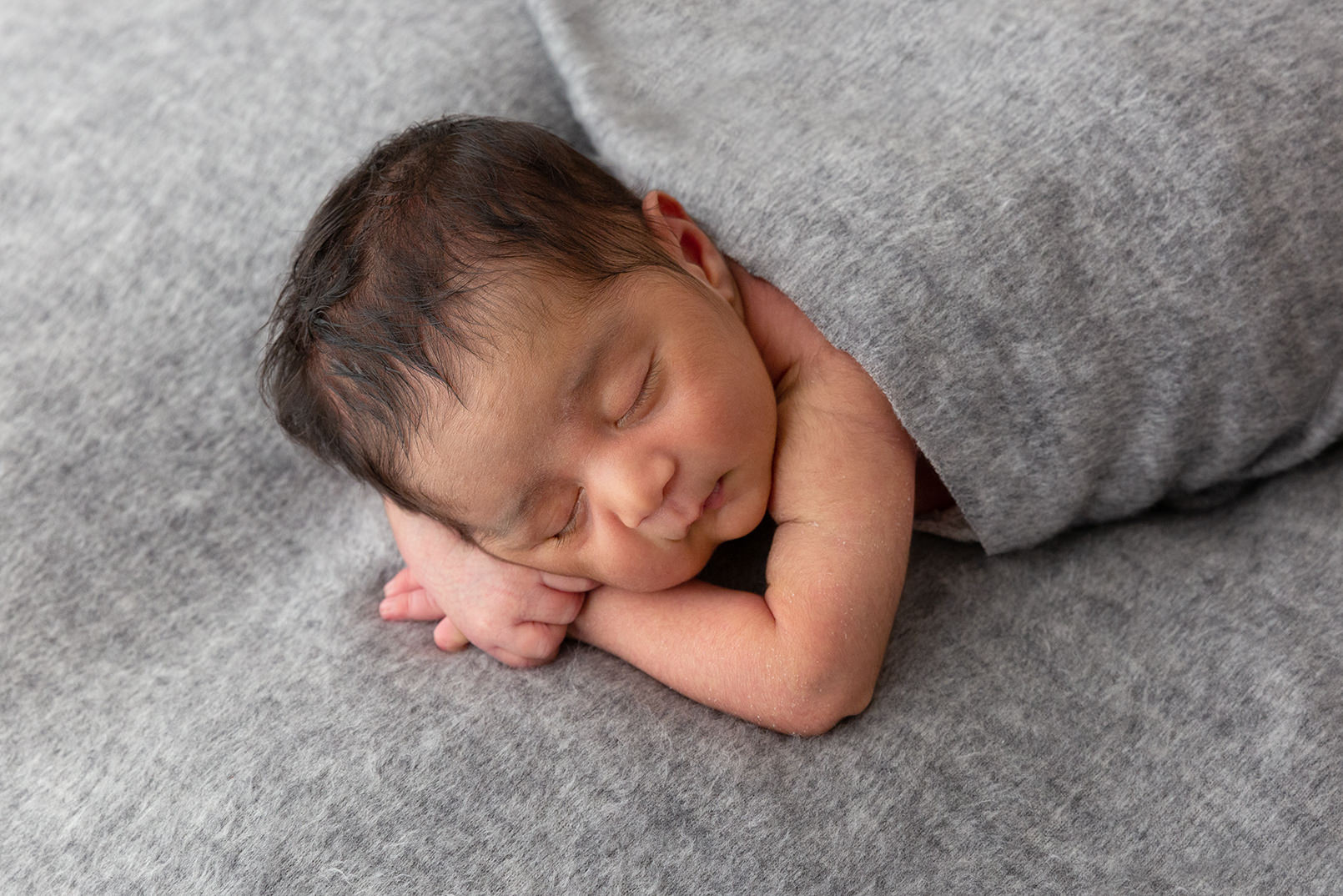 Newborn sessions resuming
