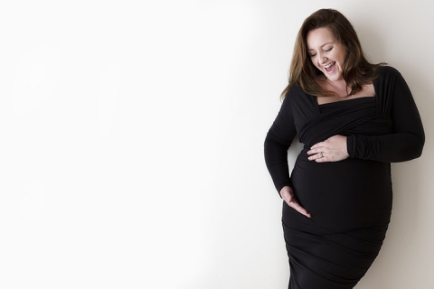 Melbourne photographer Paula Andrews includes maternity and newborn photos in her Bump+Bubs+Us sessions