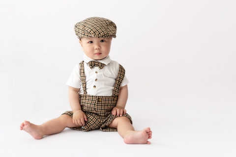 Melbourne baby photographer, Paula Andrews offers one year and cake smash sessions 