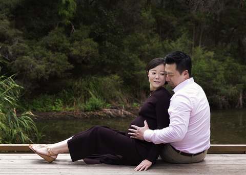 Korean couple at outdoor maternity photoshoot at the Botanic Gardens in Melbourne