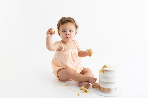 Cake smash photoshoot with Paula Andrews  